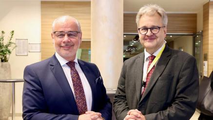 Dr. Georg Kippels und Sebastian C. Semler auf dem genomDE-Symposium 2025