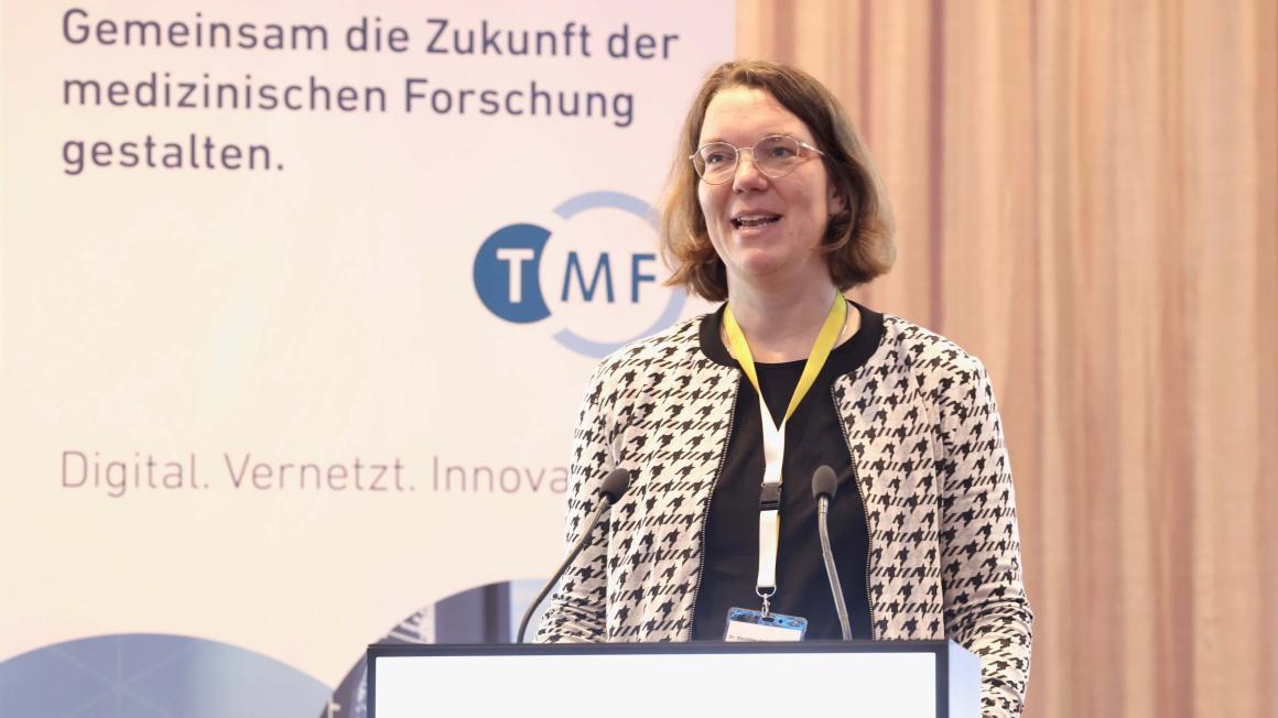Dr. Dorothee Andres auf dem genomDE-Symposium 2025